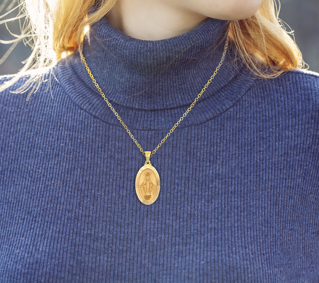 14K Yellow Gold Oval Pendant Necklace F6529