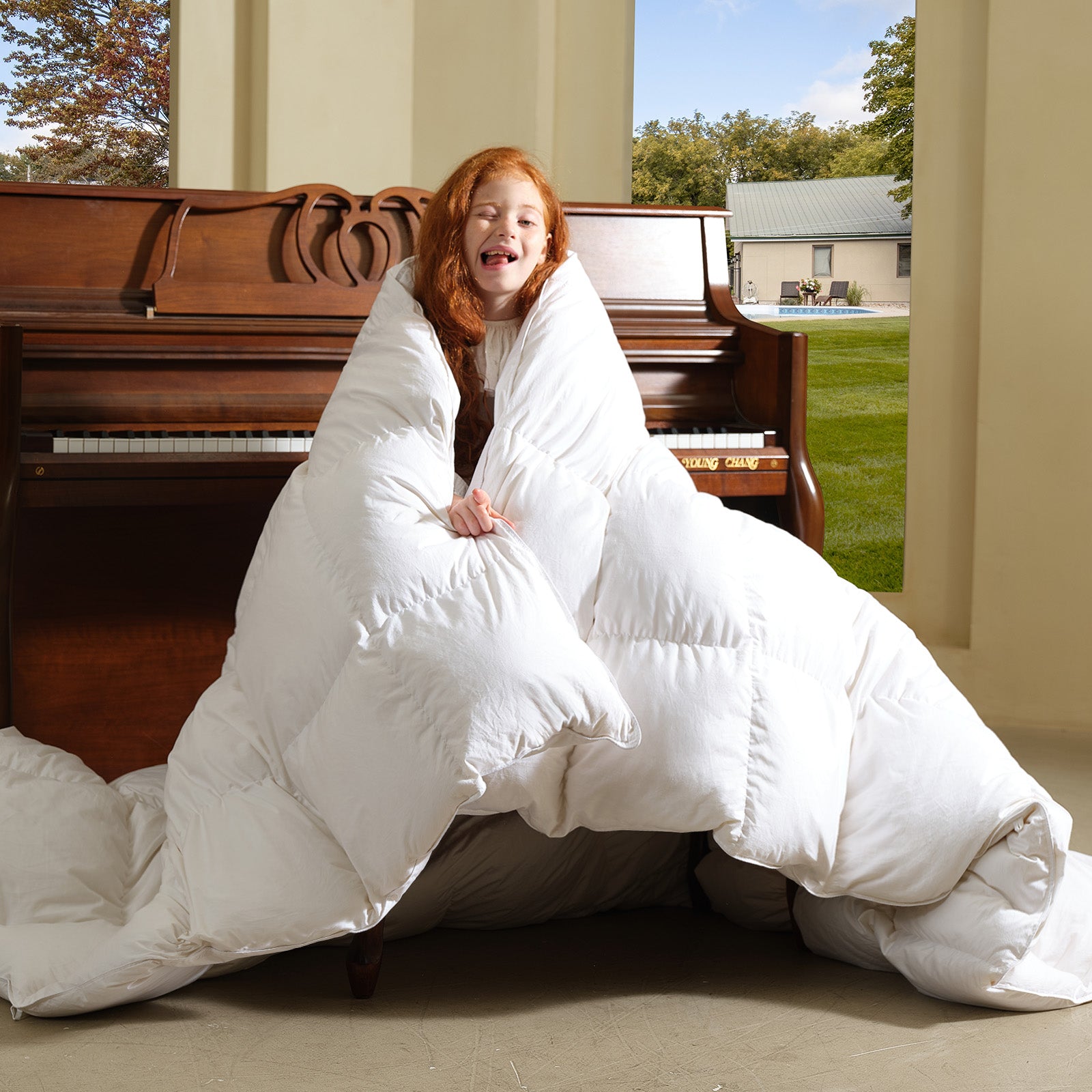White 90 x 90 Inch Queen Size Down Comforter with Cotton Cover U7831