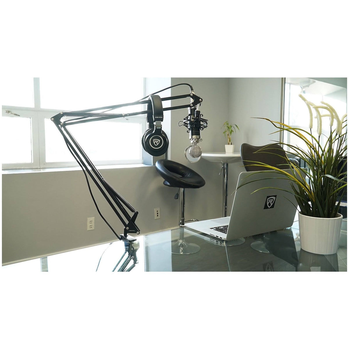 Podcast Interview Microphone with Stand Boom Arm and Headphones A752162